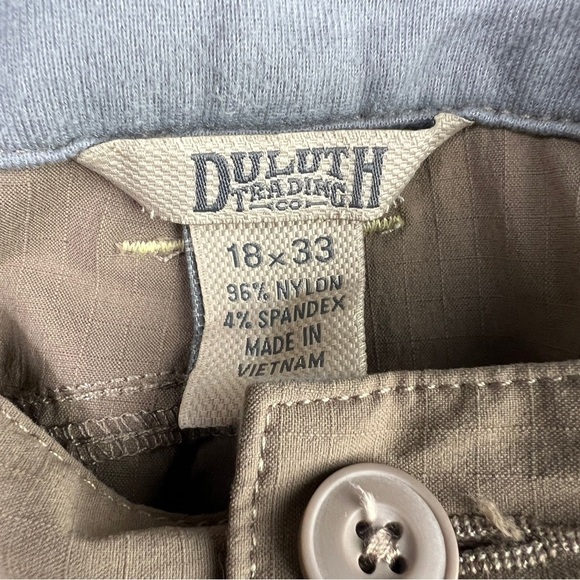 Duluth Trading Men's Nylon Cargo Pants Tan/Brown Elastic Waist Size 18x33 - Picture 9 of 9
